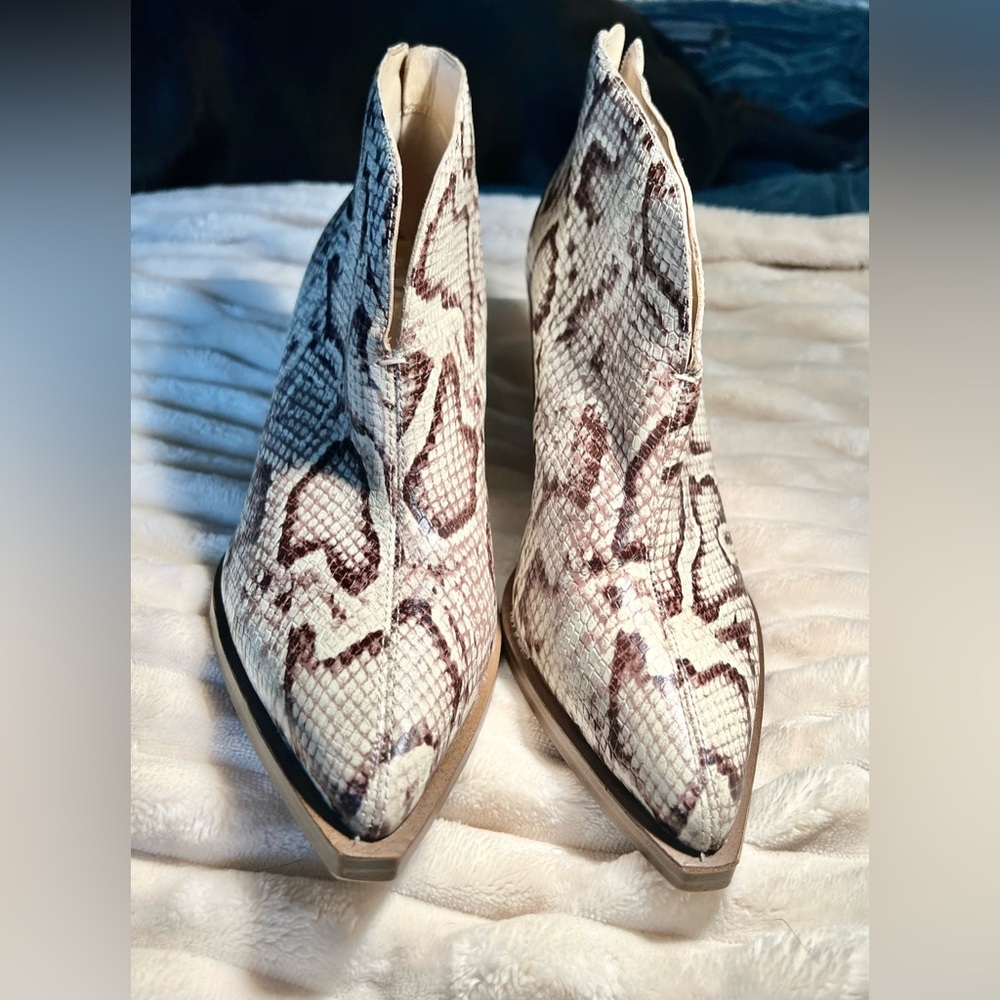 Snakeskin Patterned Ankle Boots *EUC*